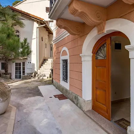 Beautiful House On The Seaside Apartment Ika